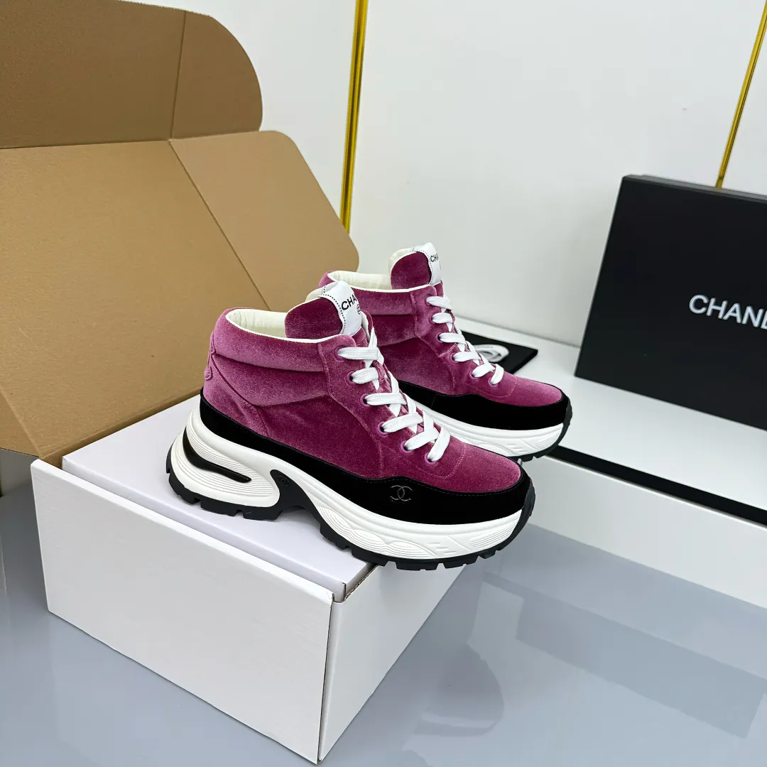 👟👟Ex-factory price 700👟👟 Chanel bread shoes ~ original calfskin panda shoes Chanel 25C latest hot style panda black and white sports shoes casual sneakers Xiaoxiang hot item classic black and white panda color coco girls must pay Fabric: original custom mixed sheepskin lining: original imported breathable mesh lining outsole: Original molded rubber + TPU combination Size: Women's 35-41